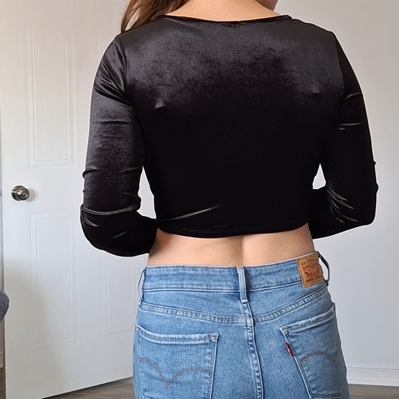 Longsleeve Velvet Croptop - Picture 3 of 7